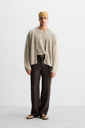 Трикотаж ЦВЕТ как на первом фото КАРДИГАН ОГРАНИЧЕННОЙ СЕРИАЛИЗЫ ИЗ 100% ЛЬНА (LIMITED EDITION CARDIGAN AUS 100 % LEINEN) Кардиган свободного кроя из льняной пряжи. V-образный вырез и длинные рукава. 
