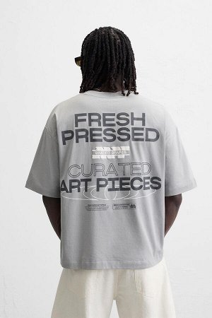 Футбока ЦВЕТ как на первом фото ФУТБОЛКА С НАДПИСЬЮ (T-SHIRT MIT SCHRIFTZUG) Футболка свободного кроя. Круглый вырез и короткие рукава. Контрастный принт спереди и сзади. СОСТАВ МАТЕРИАЛА, ИНСТРУКЦИИ 