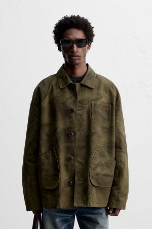 Жакет ЦВЕТ как на первом фото СТИРАННАЯ КУРТКА С КАРМАНАМИ (VERWASCHENE JACKE MIT TASCHEN) Куртка свободного кроя из плотной хлопчатобумажной ткани. Воротник с лацканами и длинные рукава с манжетами н