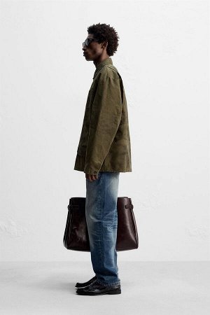 Жакет ЦВЕТ как на первом фото СТИРАННАЯ КУРТКА С КАРМАНАМИ (VERWASCHENE JACKE MIT TASCHEN) Куртка свободного кроя из плотной хлопчатобумажной ткани. Воротник с лацканами и длинные рукава с манжетами н