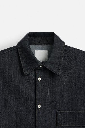 Рубашка ЦВЕТ как на первом фото РУБАШКА ИЗ ДЖИНСА ОВЕРСАЙЗ (OVERSIZE-FIT-JEANSHEMD) Рубашка свободного кроя из хлопкового денима. Воротник-лацкан и короткие рукава. Накладной карман с клапаном на груд