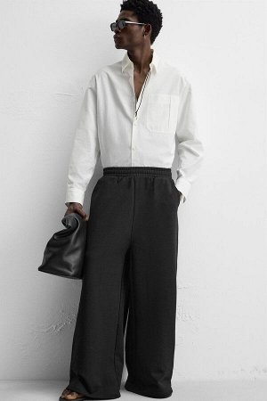 Брюки ЦВЕТ как на первом фото Свободные широкие спортивные брюки (OVERSIZE-WIDE-FIT-JOGGINGHOSE) Широкие спортивные брюки из плотной хлопчатобумажной ткани. Эластичный пояс с завязкой. Передние карман