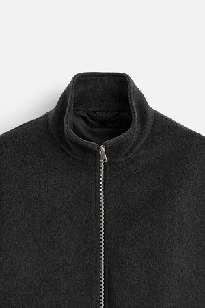 Жакет ЦВЕТ как на первом фото КУРТКА С ТЕКСТУРНЫМ УЗОРОМ И КАРМАНАМИ (JACKE MIT STRUKTURMUSTER UND TASCHEN) Куртка свободного кроя из фактурной ткани. Воротник-стойка и длинные рукава с застежкой на п