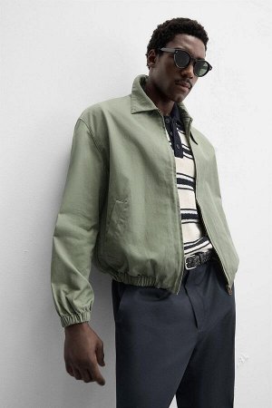 Жакет ЦВЕТ как на первом фото ЛЕГКАЯ КУРТКА С КОНСТРУКЦИЕЙ (LEICHTE JACKE MIT STRUKTUR) Легкая куртка из структурированной хлопчатобумажной ткани. Воротник-лацкан с петлей. Длинные рукава. Карманы на 