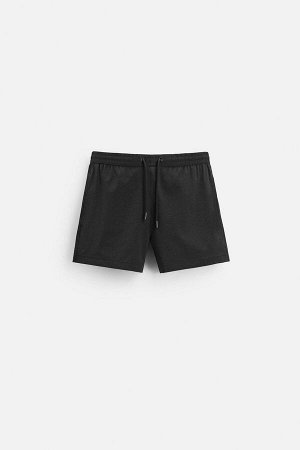 Шорты ЦВЕТ как на первом фото СТРУКТУРИРОВАННЫЕ ПЛАВКИ (BADEHOSE MIT STRUKTUR) Плавки-шорты из функциональной ткани с рипстоп-структурой, устойчивой к разрывам. Талия регулируется шнурком. Боковые кар