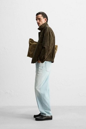 Жакет ЦВЕТ как на первом фото КУРТКА ИЗ ЗАМШИ – ОГРАНИЧЕННАЯ СЕРИЯ (WILDLEDERJACKE – LIMITED EDITION) Замшевая куртка свободного кроя. Воротник с лацканами и длинные рукава с эластичными манжетами. По