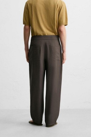 Брюки ЦВЕТ как на первом фото СТРУЙНЫЕ БРЮКИ С ЗАТЯЖКОЙ (FLIESSEND GESCHNITTENE HOSE MIT KORDELZUG) Свободные брюки прямого кроя из смесовой ткани модал. Талия регулируется шнурком. Накладные карманы 