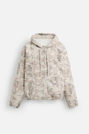 Свитшот ЦВЕТ как на первом фото ДЖИНСОВАЯ КУРТКА С АБСТРАКТНЫМ ПРИНТОМ (JEANSJACKE MIT ABSTRAKTEM PRINT) Куртка свободного кроя из хлопчатобумажной ткани с начесом. Воротник-стойка с регулируемым капю