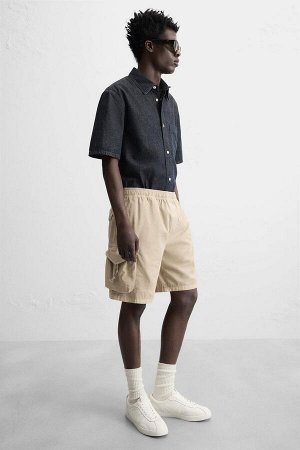 Шорты ЦВЕТ как на первом фото ШОРТЫ-БЕРМУДЫ СВОБОДНОГО КРОЯ КАРГО (CARGO-BERMUDASHORTS IN RELAXED FIT) Шорты-бермуды свободного кроя. Эластичный, регулируемый изнутри пояс. Боковые карманы и деталь за