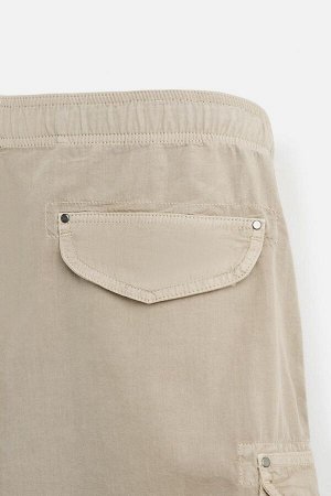 Шорты ЦВЕТ как на первом фото ШОРТЫ-БЕРМУДЫ СВОБОДНОГО КРОЯ КАРГО (CARGO-BERMUDASHORTS IN RELAXED FIT) Шорты-бермуды свободного кроя. Эластичный, регулируемый изнутри пояс. Боковые карманы и деталь за