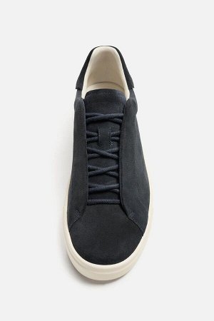Обувь ЦВЕТ как на первом фото КОЖАНЫЕ КРОССОВКИ (LEDERSNEAKER) Спортивные туфли из кожи с замшевой отделкой. Деталь скрытой шнуровки. Легкая, объемная подошва. СОСТАВ МАТЕРИАЛА, ИНСТРУКЦИИ ПО УХОДУ И 