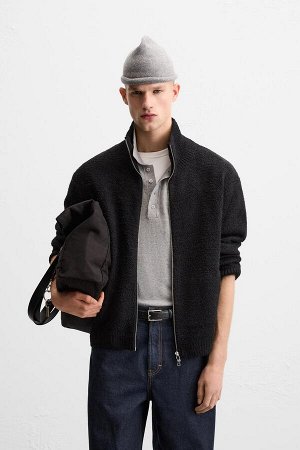 Трикотаж ЦВЕТ как на первом фото КАРДИГАН НА МОЛНИИ (STRICKJACKE MIT REISSVERSCHLUSS) Кардиган прямого кроя из хлопковой пряжи. Воротник-стойка и длинные рукава. Карманы на бедрах. Ребристые манжеты. 