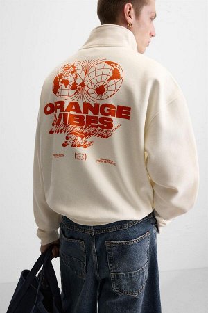 Свитшот ЦВЕТ как на первом фото ТОЛСТОВКА НА МОЛНИИ С ПРИНТОМ (SWEATSHIRT MIT REISSVERSCHLUSS UND PRINT) Свитшот свободного кроя из начесаного хлопка. Высокий воротник с застежкой-молнией спереди. Дли