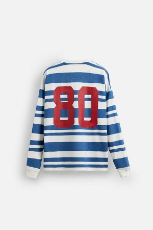 Футбока ЦВЕТ как на первом фото ПОЛОСАТАЯ ФУТБОЛКА С НОМЕРОМ (GESTREIFTES T-SHIRT MIT ZAHL) Футболка свободного кроя. Круглый вырез и длинные рукава. Комбинированный контрастный принт на спине. СОСТАВ
