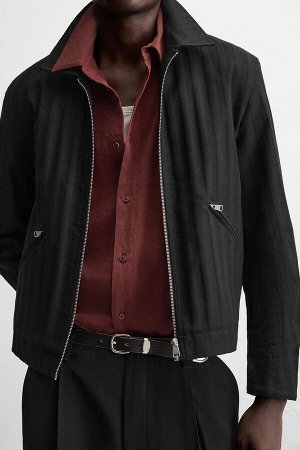 Жакет ЦВЕТ как на первом фото КУРТКА С УЗОРОМ «ЕЛОЧКА» (JACKE MIT FISCHGR?TENSTRUKTUR) Куртка прямого кроя из хлопчатобумажной ткани с легкой подкладкой. Отложной воротник и длинные рукава с застежкой