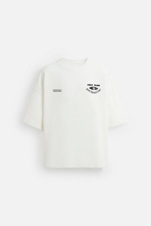 Свитшот ЦВЕТ как на первом фото ТОЛСТОВКА С ГРАФИЧЕСКИМ ПРИНТОМ (SWEATSHIRT MIT GRAFIKPRINT) Свитшот свободного кроя из хлопчатобумажной ткани с махровой подкладкой. Круглый вырез и короткие рукава. К