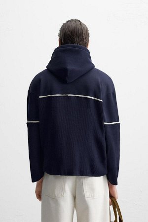 Свитшот ЦВЕТ как на первом фото ТОЛСТОВКА СВОБОДНОГО КРОЯ – КОНТРАСТНАЯ (RELAXED-FIT-SWEATSHIRT – KONTRAST) Толстовка свободного кроя. Капюшон с регулируемым шнурком и длинными рукавами. Сочетание мат