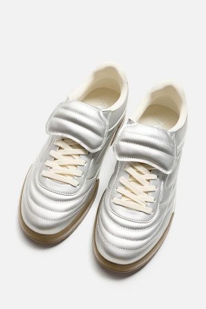 Обувь ЦВЕТ как на первом фото Мягкие кроссовки с металлическим эффектом (GEPOLSTERTER SNEAKER IN METALLOPTIK) Кроссовки в стиле ретро. Мягкий верх с металлическим эффектом. Подошва с нерегулярным рису