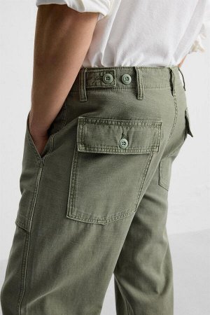 Брюки ЦВЕТ как на первом фото БРЮКИ СТАНДАРТНОГО КРОЯ, ВЫСТИРАННЫЕ (VERWASCHENE REGULAR-FIT-HOSE) Брюки прямого кроя из структурированной хлопчатобумажной ткани. Накладные передние карманы и детализир