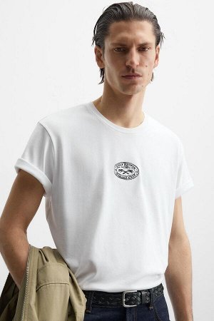 Футбока ЦВЕТ как на первом фото ФУТБОЛКА С КОНТРАСТНОЙ ВЫШИВКОЙ (T-SHIRT MIT ABGESETZTER STICKEREI) Футболка свободного кроя. Круглый вырез и короткие рукава. Контрастная комбинация материалов: вышивк