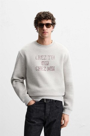 Свитшот ЦВЕТ как на первом фото ТОЛСТОВКА С НАДПИСЬЮ И ПРИНТОМ (SWEATSHIRT MIT SCHRIFTZUG UND PRINT) Свитшот прямого кроя из хлопчатобумажной ткани с начесом внутри. Круглый вырез и длинные рукава. Ко