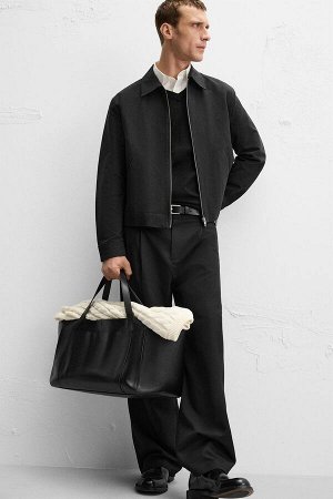 Жакет ЦВЕТ как на первом фото КУРТКА С ОТВЕРСТИЯМИ ШВАМИ (JACKE MIT PASPELN?HTEN) Куртка прямого кроя из плотной функциональной ткани. Воротник с лацканами и длинные рукава с застежкой на пуговицы на 