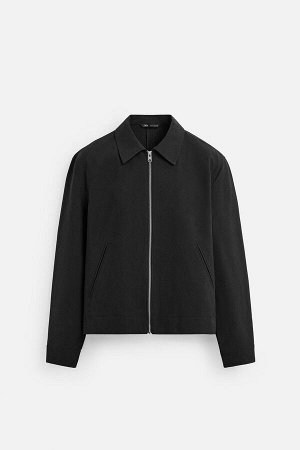 Жакет ЦВЕТ как на первом фото КУРТКА С ОТВЕРСТИЯМИ ШВАМИ (JACKE MIT PASPELN?HTEN) Куртка прямого кроя из плотной функциональной ткани. Воротник с лацканами и длинные рукава с застежкой на пуговицы на 