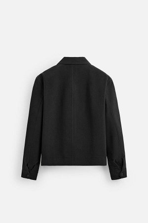 Жакет ЦВЕТ как на первом фото КУРТКА С ОТВЕРСТИЯМИ ШВАМИ (JACKE MIT PASPELN?HTEN) Куртка прямого кроя из плотной функциональной ткани. Воротник с лацканами и длинные рукава с застежкой на пуговицы на 