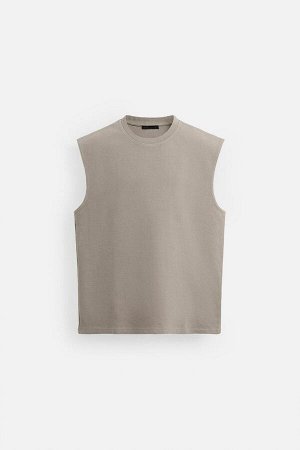 Футбока ЦВЕТ как на первом фото МАЙКА СВОБОДНОГО КРОЯ (TANKTOP IM RELAXED FIT) Майка свободного кроя. Круглый вырез и без рукавов. Выцветший вид. Изделие имеет уникальный внешний вид благодаря особому