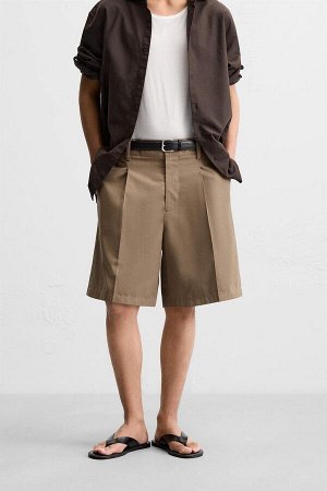 Шорты ЦВЕТ как на первом фото ШОРТЫ-БЕРМУДЫ СТАНДАРТНОГО КРОЯ (REGULAR-FIT-BERMUDASHORTS) Шорты-бермуды классического кроя. Регулируемая талия с боковыми шлевками. Передние карманы и детальные прорезн