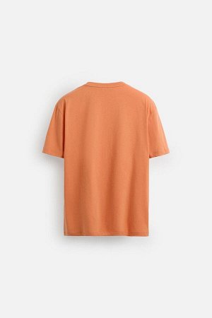 Футбока ЦВЕТ как на первом фото ФУТБОЛКА СТАНДАРТНОГО КРОЯ МЯГКАЯ (REGULAR-FIT-T-SHIRT SOFT) Футболка прямого кроя из хлопчатобумажной ткани с бархатистой отделкой. Круглый вырез и короткие рукава. СО