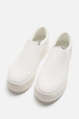 Обувь ЦВЕТ как на первом фото ТАПОЧКИ БЕЗ ШНУРОВКИ (SLIPPER OHNE SCHN?RUNG) Тапочки без шнурков. Верхний материал однотонный. Эластичные вставки по бокам облегчают надевание и снятие. Подошва контраст