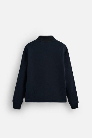 Свитшот ЦВЕТ как на первом фото ТОЛСТОВКА С КАПЮШОНОМ (SWEATSHIRT MIT KAPUZE) Свитшот прямого кроя из хлопчатобумажной ткани с махровой подкладкой. Воротник с регулируемым разрезом спереди и контрастн