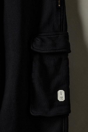 Брюки ЦВЕТ как на первом фото СВОБОДНЫЕ БРЮКИ-КАРГО X SR_A (RELAXED-FIT-CARGOHOSE X SR_A) Брюки свободного кроя из плотной хлопчатобумажной ткани с начесом. Эластичный, регулируемый пояс со шнурком. Б