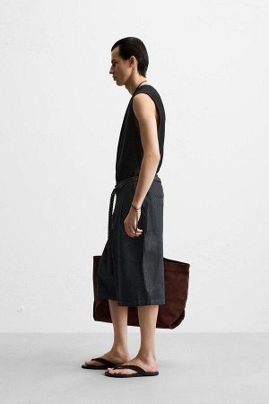 Футбока ЦВЕТ как на первом фото МАЙКА С РЕЛЬЕФОМ (TANK-TOP MIT RELIEF) Футболка свободного кроя из тисненой ткани. Круглый вырез и без рукавов. СОСТАВ МАТЕРИАЛА, ИНСТРУКЦИИ ПО УХОДУ И ПРОИСХОЖДЕНИЕ СО