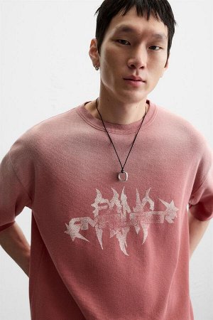Футбока ЦВЕТ как на первом фото ВЯЗАНАЯ ФУТБОЛКА С ПРИНТОМ (GESTRICKTES T-SHIRT MIT PRINT) Футболка свободного кроя из хлопковой пряжи. Круглый вырез и короткие рукава. Контрастные принты спереди. Выц