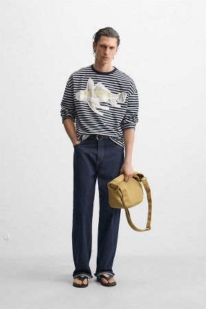 Футбока ЦВЕТ как на первом фото ПОЛОСАТАЯ ФУТБОЛКА С НАШИВКОЙ (GESTREIFTES T-SHIRT MIT AUFN?HER) Футболка свободного кроя. Круглый вырез и длинные рукава. Нашивка контрастного цвета из комбинированног