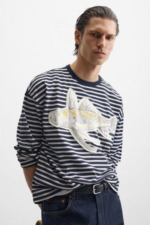 Футбока ЦВЕТ как на первом фото ПОЛОСАТАЯ ФУТБОЛКА С НАШИВКОЙ (GESTREIFTES T-SHIRT MIT AUFN?HER) Футболка свободного кроя. Круглый вырез и длинные рукава. Нашивка контрастного цвета из комбинированног