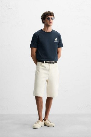 Футбока ЦВЕТ как на первом фото ФУТБОЛКА С КОМБИНИРОВАННЫМ ПРИНТОМ (T-SHIRT MIT KOMBINIERTEM PRINT) Футболка свободного кроя. Круглый вырез и короткие рукава. Вышитый текст и контрастный комбинированн