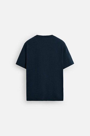 Футбока ЦВЕТ как на первом фото ФУТБОЛКА С КОМБИНИРОВАННЫМ ПРИНТОМ (T-SHIRT MIT KOMBINIERTEM PRINT) Футболка свободного кроя. Круглый вырез и короткие рукава. Вышитый текст и контрастный комбинированн