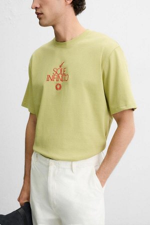 Футбока ЦВЕТ как на первом фото ФУТБОЛКА С ВЫШИТОЙ НАДПИСЬЮ (T-SHIRT MIT GESTICKTEM SCHRIFTZUG) Футболка прямого кроя. Круглый вырез и короткие рукава. Контрастная по цвету и сочетанию материалов надп