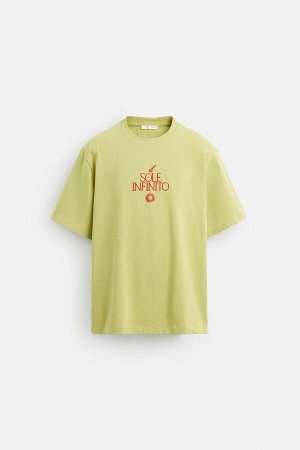 Футбока ЦВЕТ как на первом фото ФУТБОЛКА С ВЫШИТОЙ НАДПИСЬЮ (T-SHIRT MIT GESTICKTEM SCHRIFTZUG) Футболка прямого кроя. Круглый вырез и короткие рукава. Контрастная по цвету и сочетанию материалов надп