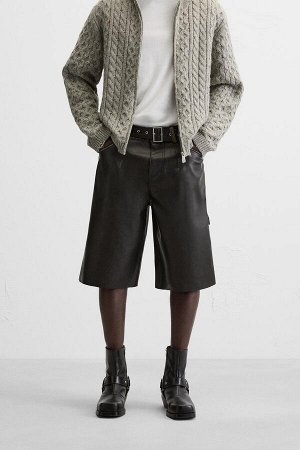 Шорты ЦВЕТ как на первом фото Шорты BERMUDA из искусственной кожи с поясом (BERMUDASHORTS AUS KUNSTLEDER MIT G?RTEL) Шорты-бермуды свободного кроя из искусственной кожи. Регулируемый пояс с поясом из 