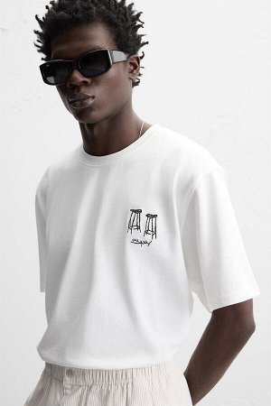 Футбока ЦВЕТ как на первом фото ФУТБОЛКА С КОМБИНИРОВАННОЙ ВЫШИВКОЙ (T-SHIRT MIT KOMBINIERTER STICKEREI) Футболка прямого кроя. Круглый вырез и короткие рукава. Контрастная комбинированная вышивка спе