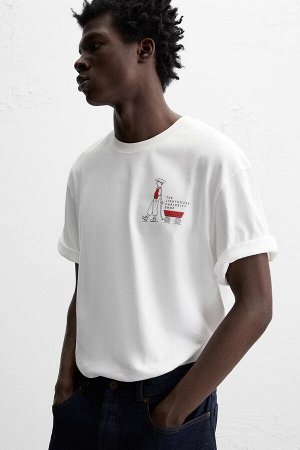 Футбока ЦВЕТ как на первом фото ФУТБОЛКА С КОНТРАСТНЫМ ПРИНТОМ (T-SHIRT MIT ABGESETZTEM PRINT) Футболка прямого кроя. Круглый вырез и короткие рукава. Контрастные принты спереди и сзади. СОСТАВ МАТЕРИ
