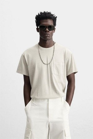 Футбока ЦВЕТ как на первом фото Футболка свободного кроя с потертым эффектом. (T-SHIRT IM RELAXED FIT IN VERWASCHENER OPTIK) Футболка свободного кроя. Круглый вырез и короткие рукава. Накладной нагруд