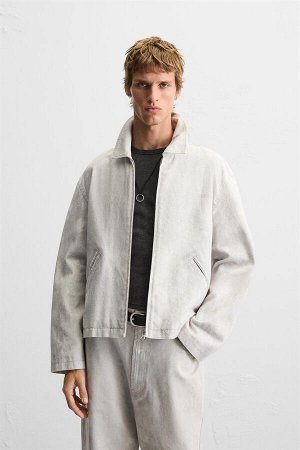 Жакет ЦВЕТ как на первом фото КУРТКА С АБСТРАКТНЫМ ПРИНТОМ (JACKE MIT ABSTRAKTEM PRINT) Куртка свободного кроя из хлопчатобумажной ткани. Воротник-лацкан и длинные рукава. Двойные карманы с кантом на 