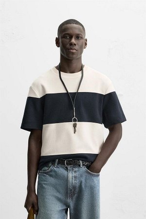 Футбока ЦВЕТ как на первом фото КОМПАКТНАЯ ФУТБОЛКА ПИКЕ (KOMPAKTE PIQU?-T-SHIRT) Футболка свободного кроя из плотной хлопчатобумажной ткани с текстурой пике. Круглый вырез и короткие рукава. СОСТАВ М