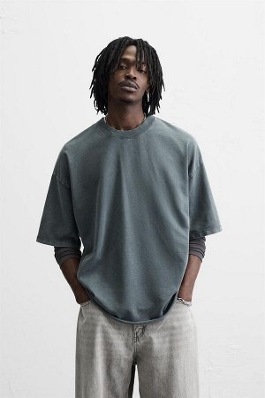 Футбока ЦВЕТ как на первом фото СВОБОДНАЯ ТОЛСТОВКА С ЭФФЕКТОМ ПОТЕРТОСТИ (RELAXED-FIT-SWEATSHIRT IN VERWASCHENER OPTIK) Толстовка свободного кроя. Круглый вырез и короткие рукава. Неровный подол. Выц