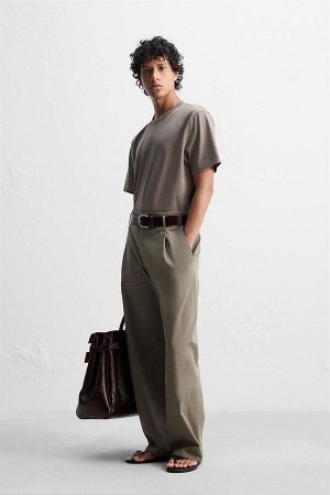 Футбока ЦВЕТ как на первом фото ФУТБОЛКА ОБЛЕГАЮЩЕГО КРОЯ СРЕДНЕГО ВЕСА (SLIM-FIT-T-SHIRT MEDIUM WEIGHT) Футболка облегающего кроя из хлопка средней плотности. Круглый вырез и короткие рукава. Специал